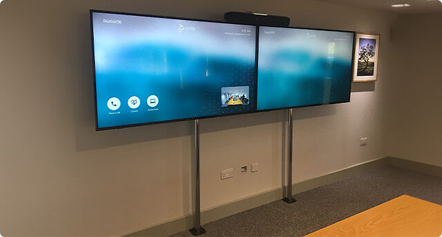 bespoke-mounts-twinscreen-floortowall-desktop-745x400px