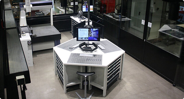 bespoke-mounts-veldenengineering-floortoceilinggantry-desktop-745x400px